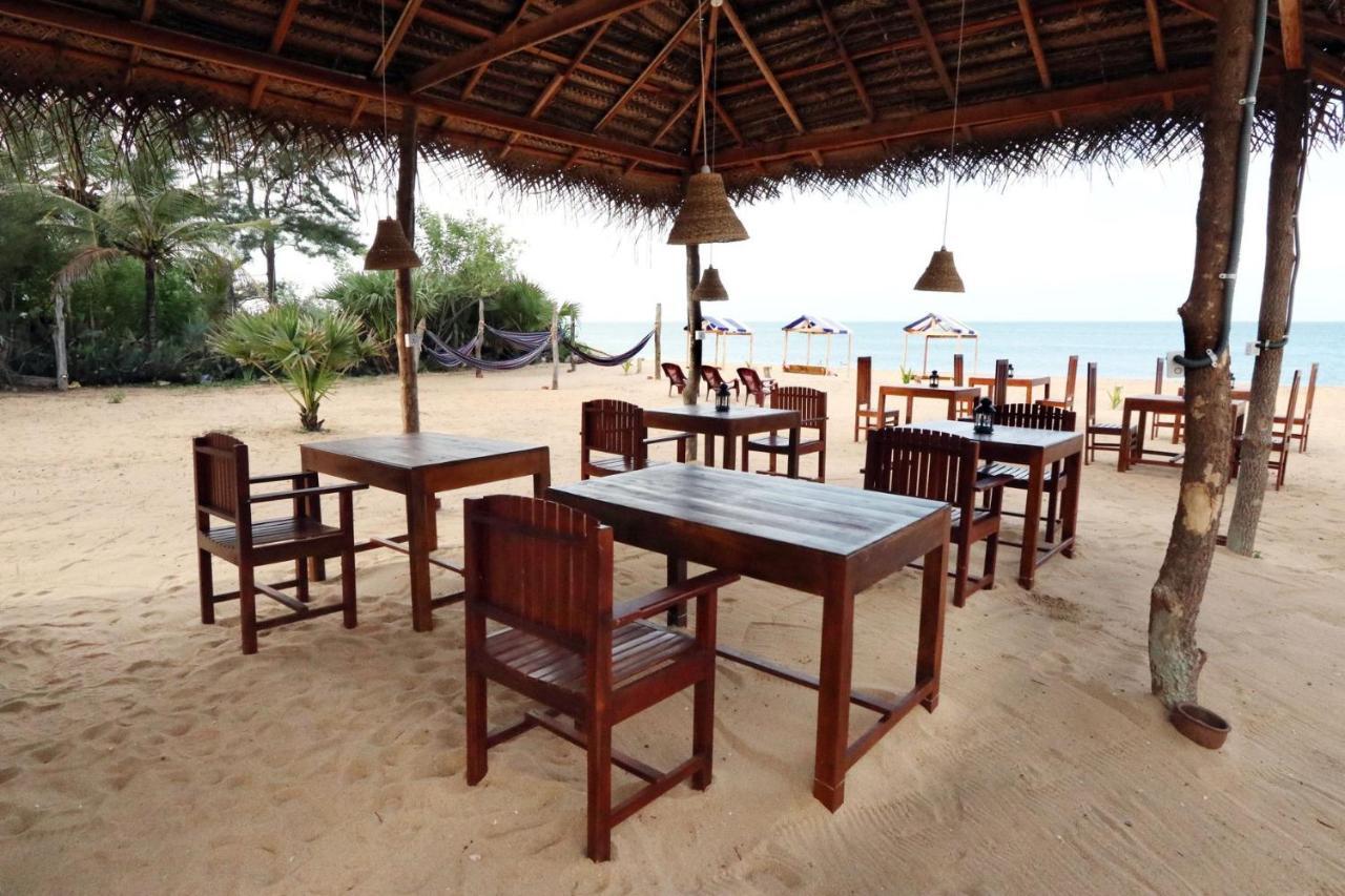 Feel the Waves Hotel Arugam Bay Buitenkant foto