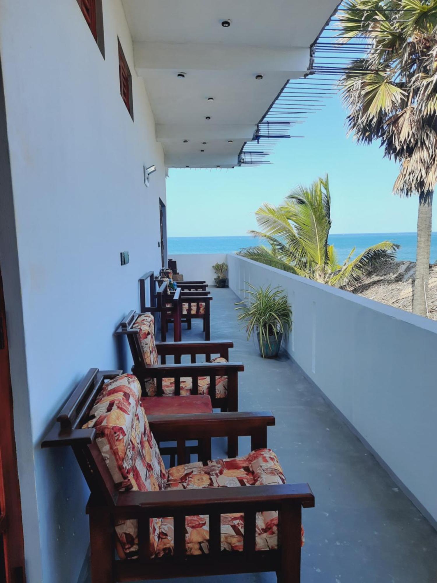 Feel the Waves Hotel Arugam Bay Buitenkant foto